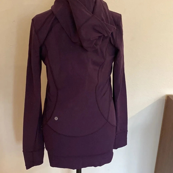 Lululemon deep plum jacket sz 6 pristine condition front zip hooded EUC long - Picture 4 of 6